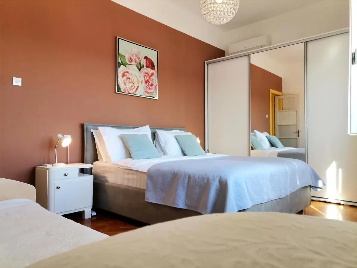 Apartment Branko With Terrace, Old Town Labin